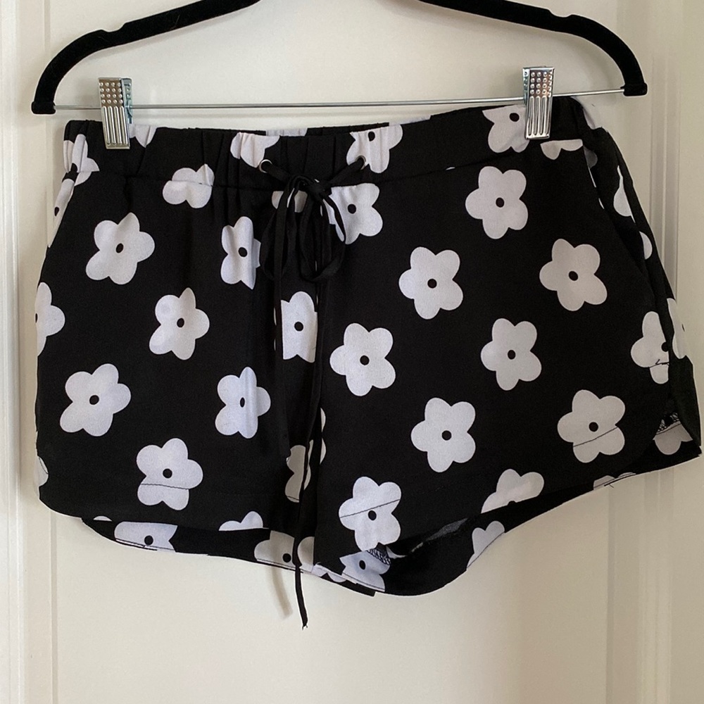 Blu Pepper medium flower shorts